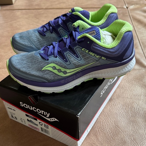 Saucony Women's Guide ISO Shoes - Gray and Lime - Picture 1 of 3